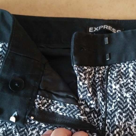 3x$20 Express Editor Khaki Cropped Pants - Picture 7 of 7